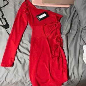 Red one shoulder split